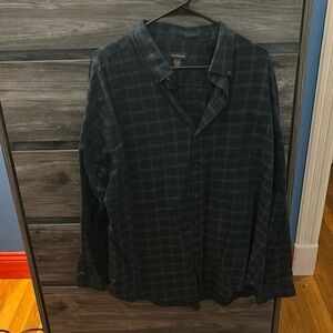 Men’s Van Heusen Button Up Dress Shirt